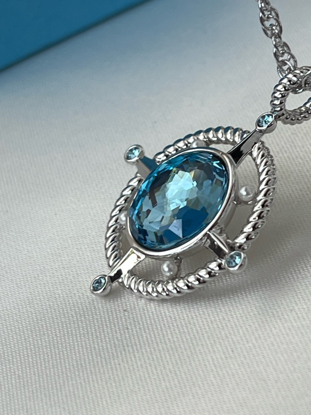Swarovski’s TSC Find Your Way Necklace Pendant NWT/BNIB Last one‼️ - Picture 8 of 10